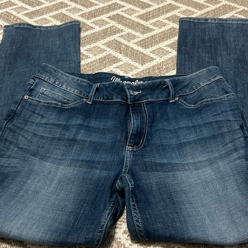 Wrangler Women’s Straight Leg Jeans. Size 15/16 x 32